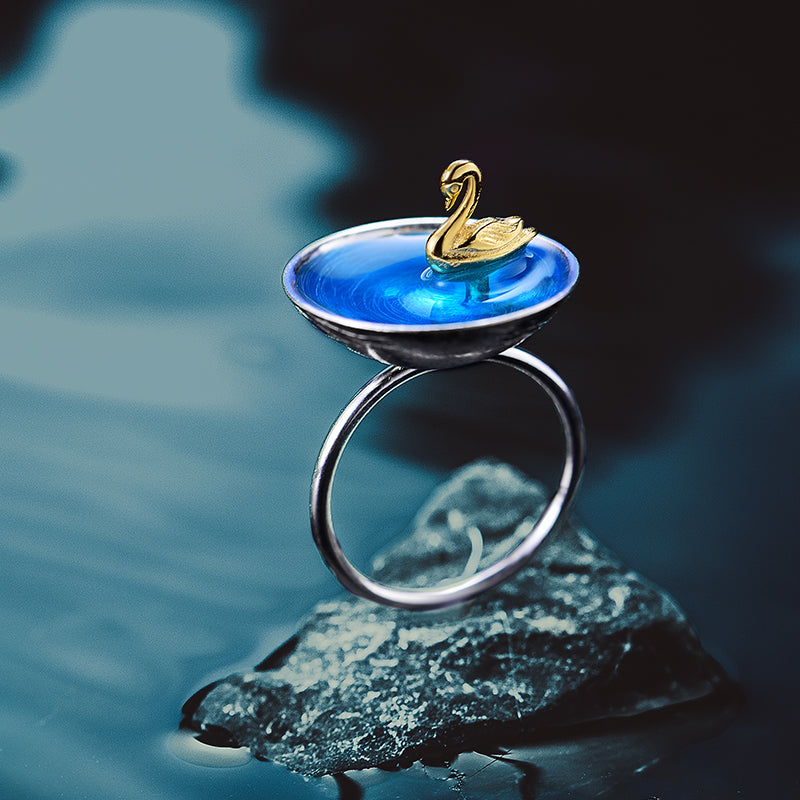 Lonely Swan Ring