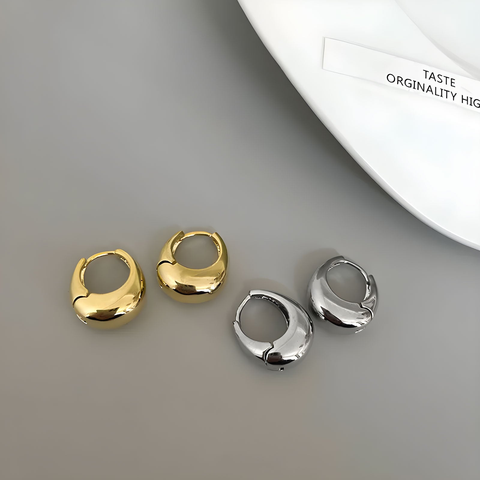 Dual-Tone Vintage Round Earrings
