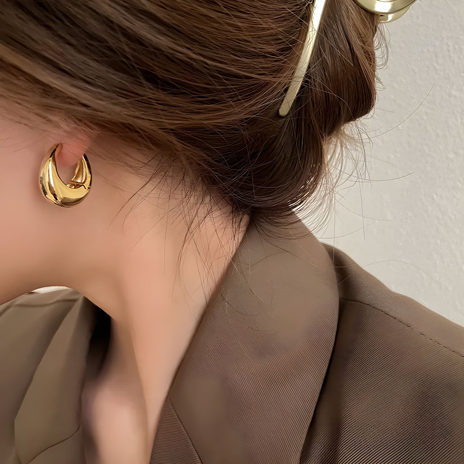 Dual-Tone Vintage Round Earrings