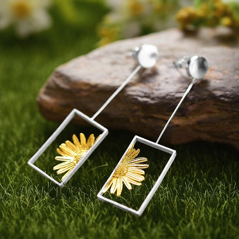 Dewdrop Daisy Dangle Earrings